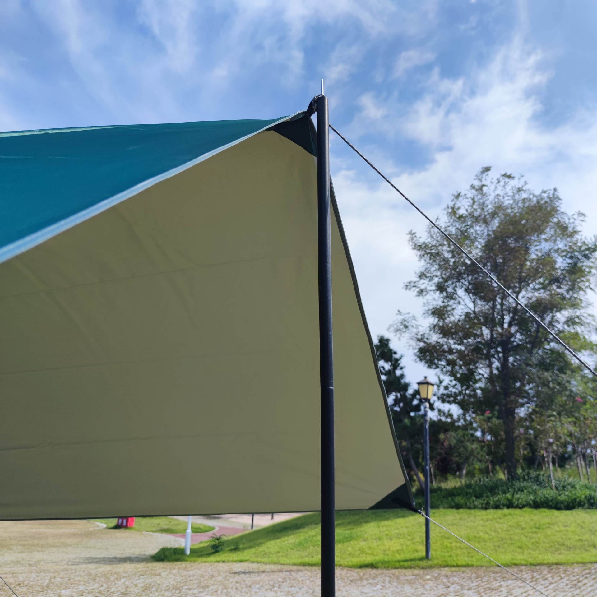 The outdoor canopy tent is thickened with UV-resistant Oxford fabric waterproof, providing full shading for beach camping and fishing. The shading has been upgraded Specification image
