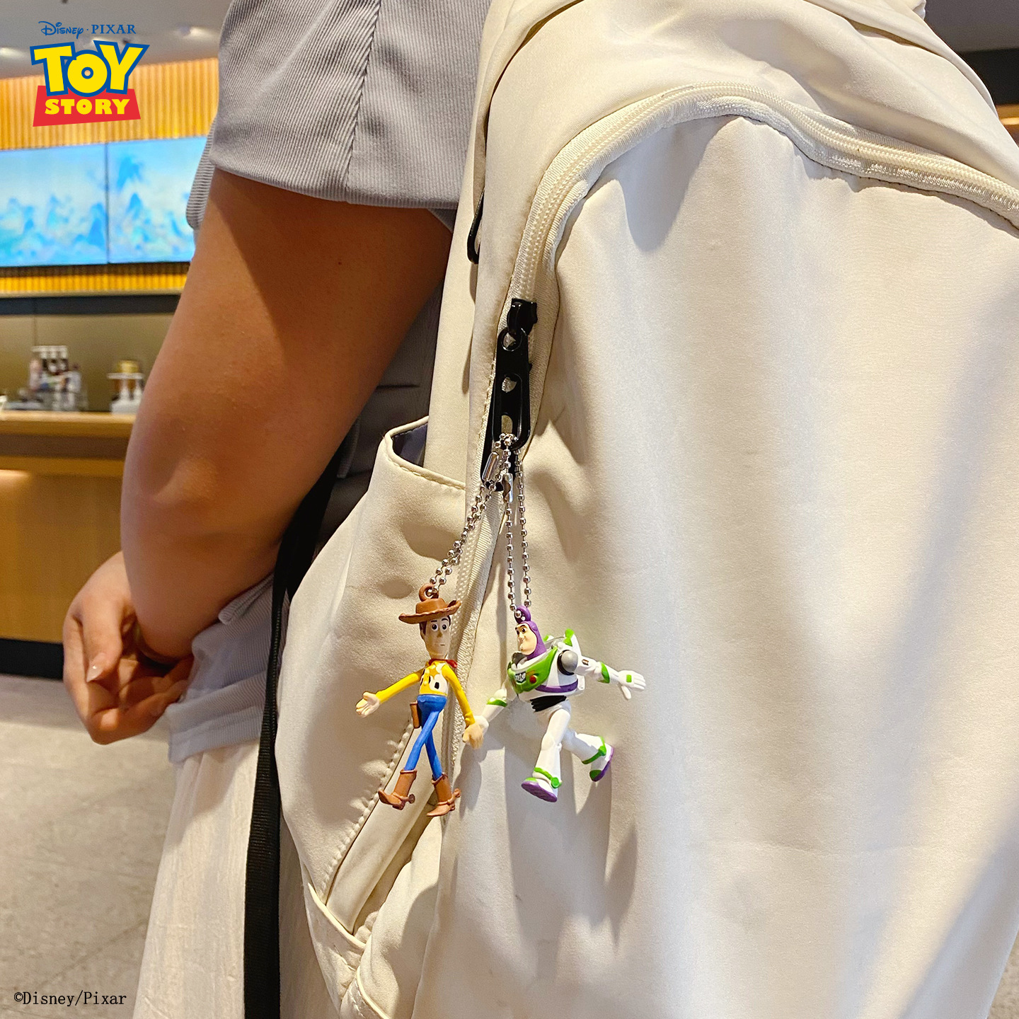 Official Toy Story Hand in hand couple keychain cartoon Woody Buzz Lightyear figurine key chain pendant Application Scenario