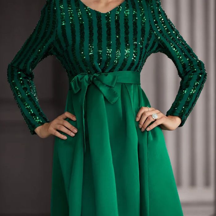 A new type of sequined and elegant commuting solid color mid-waist sequined host banquet dress evening gown from Europe and America Specification drawing