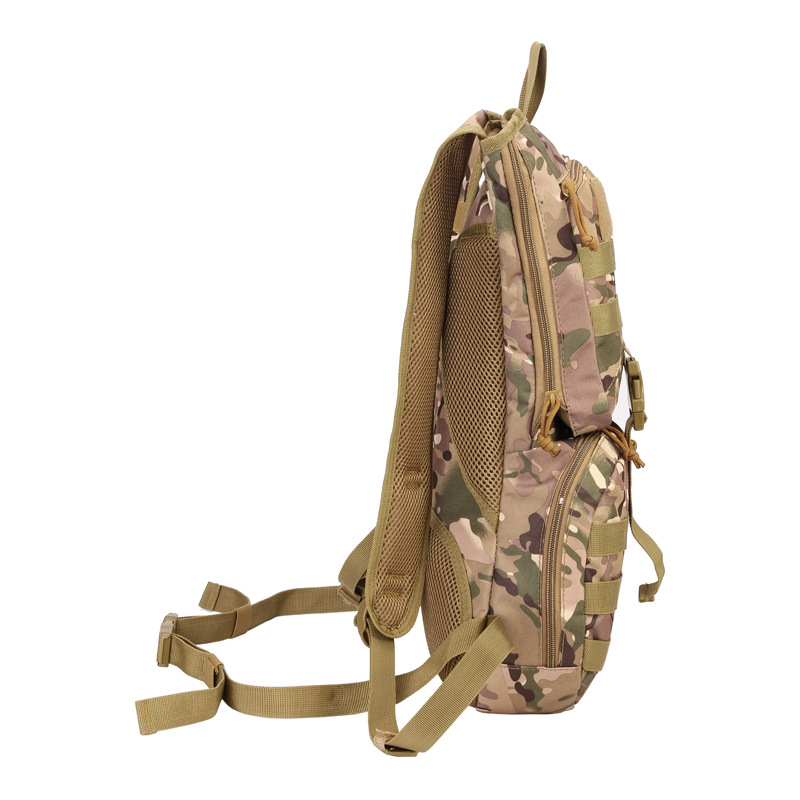 战术双肩背包实物图