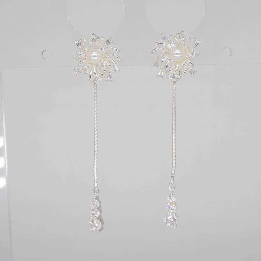 Xuhui brand's new copper-plated real gold S925 silver needle Korean-style elegant women's long tassel pearl petal earrings, high-end French earrings, retro earrings, exaggerated Specification drawing