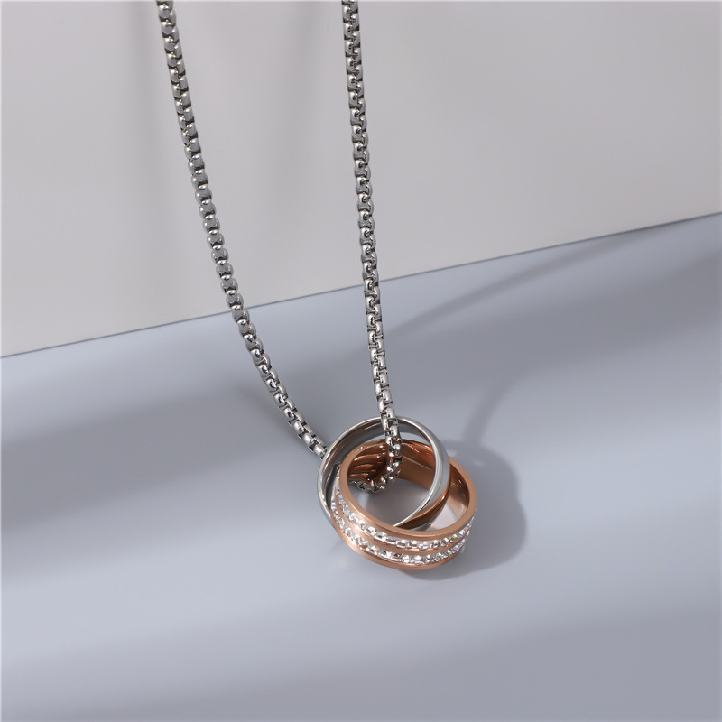 A new cross-border stainless steel double-ring diamond necklace for men from Europe and America, featuring interlocking diamond inlays and titanium steel wool