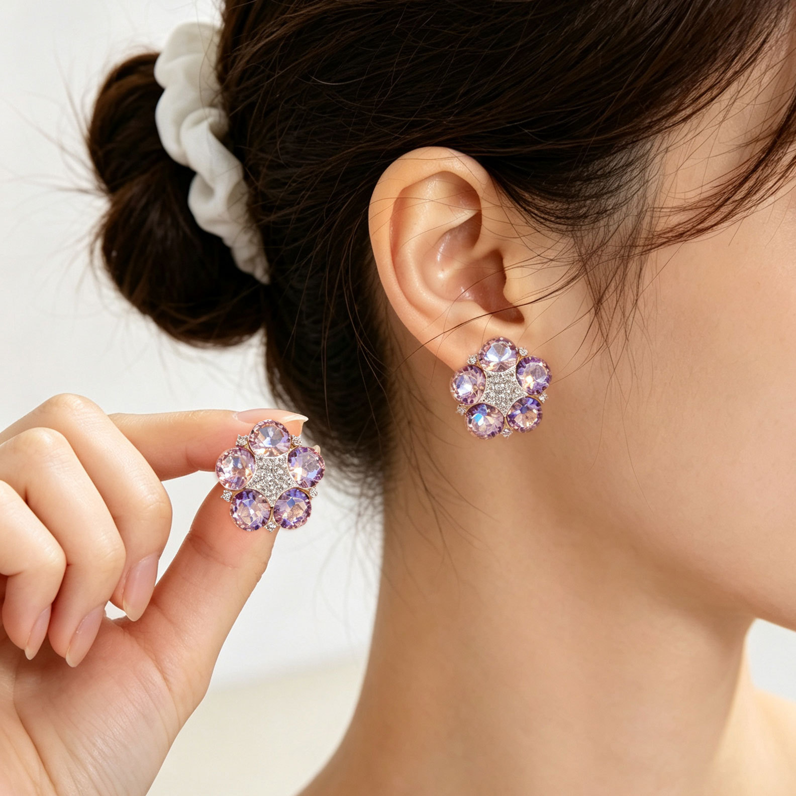 Light luxury high-sparkle five-petal flower stud earrings in copper alloy, slightly inlaid with zirconium colored crystal s925 silver needle high-end women's earrings