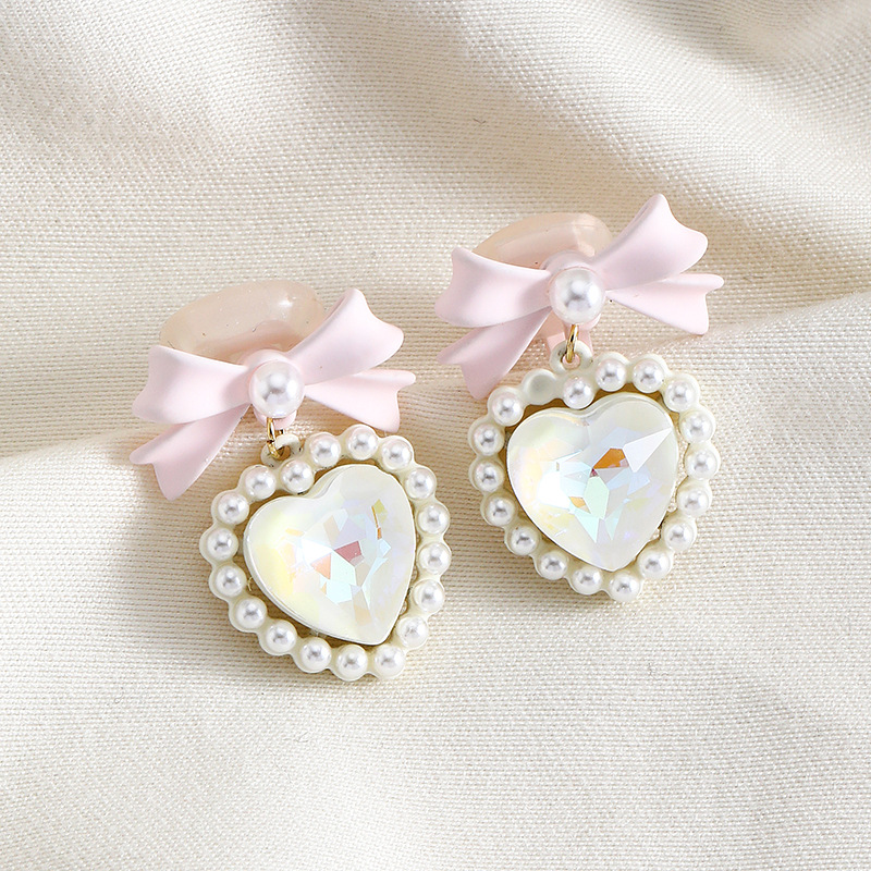 夏季爱心珍珠耳环女轻奢小众设计感高级蝴蝶结耳钉独特复古耳饰