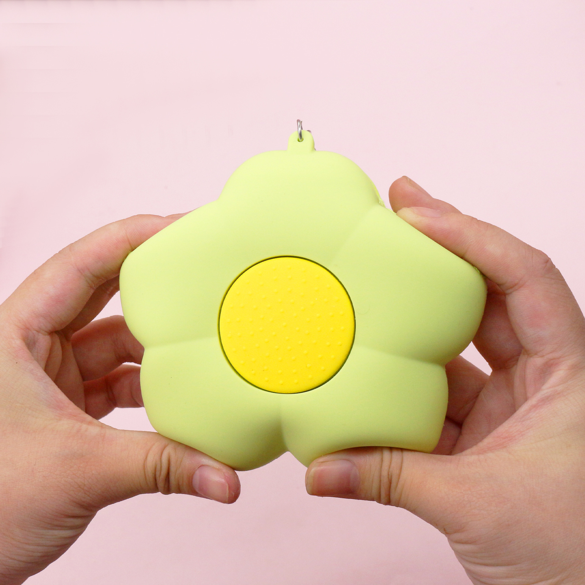 2025 New flower-shaped silicone coin purse, mini cartoon cute zipper small wallet, student coin earphone case details Picture