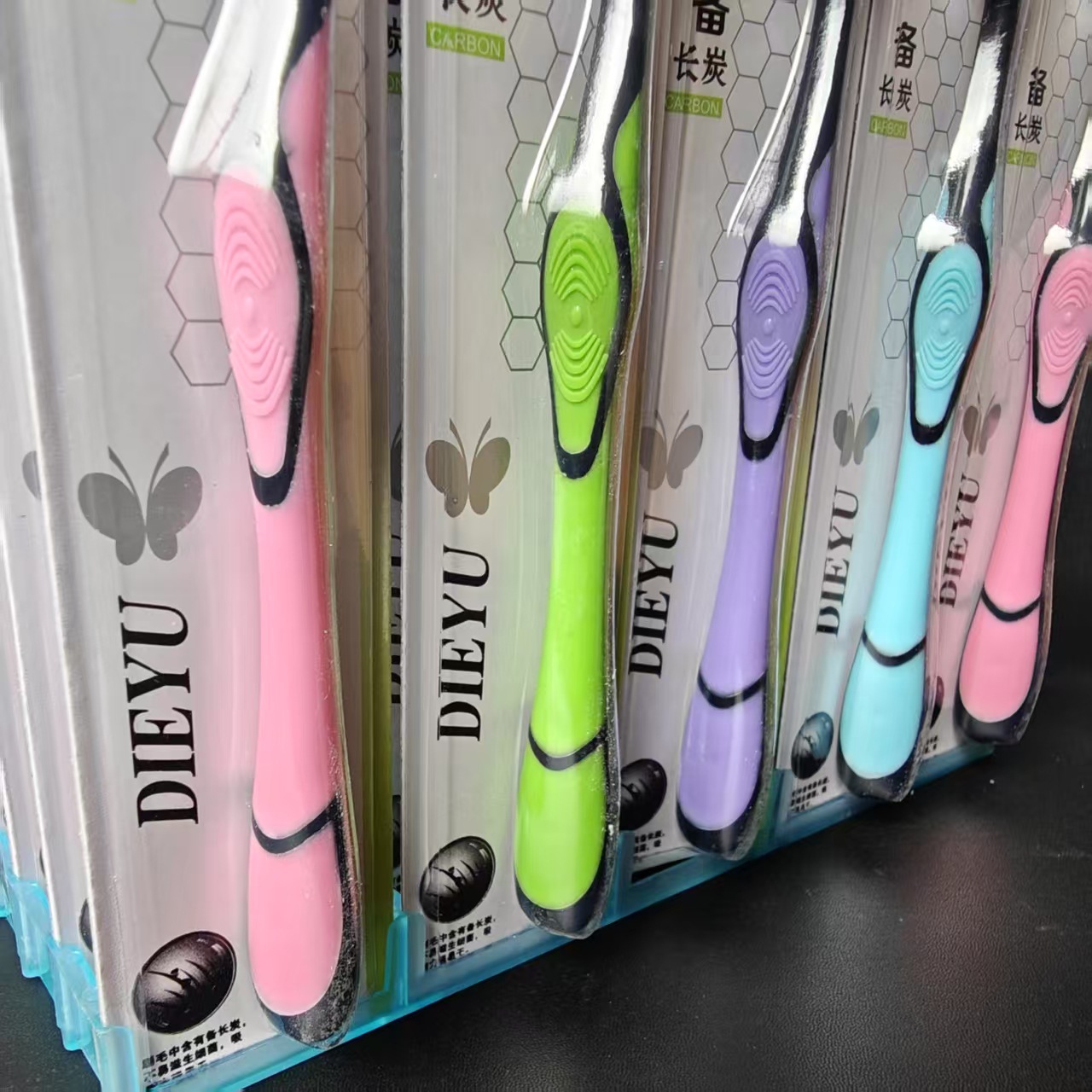 D-816 toothbrush, colored handle toothbrush, adult and student color-blocked soft bristle toothbrush, daily use, wholesale at 1 yuan Item Picture