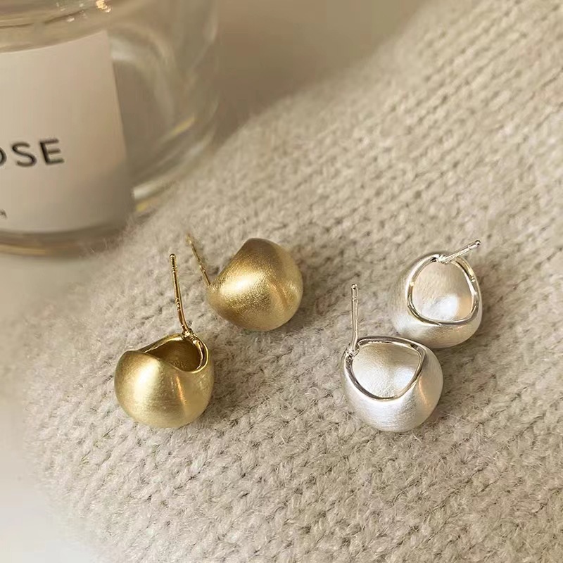 New Korean-style matte metal hemispherical ear studs, women's light luxury style earrings, high-end sense, fashionable and versatile ear studs wholesale details Picture