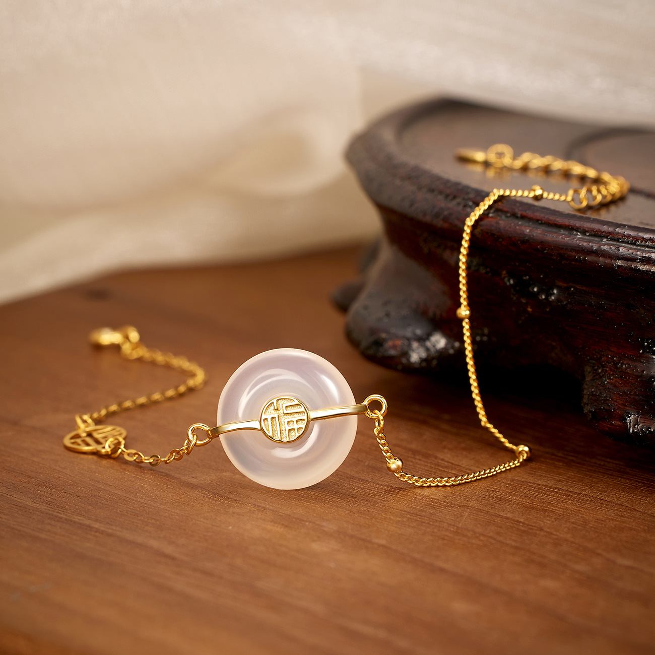 Wholesale of chalcedony bracelets, women's national trend copper coins, "Fu" characters, court style wristbands, light luxury peace pendants and other jewelry Specification drawing