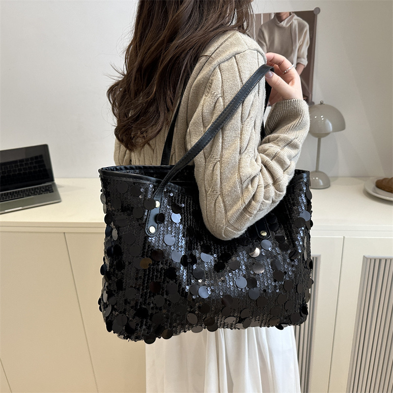 Cross-border casual bag, women's trendy sequined bag, fringed new women's bag, single-shoulder handbag, large capacity, versatile for commuting, tote bag, sequined bag Application Scenario
