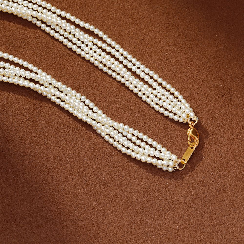 Hyacinth "Paris Dream Play" vintage Classic Hepburn style High-end multi-layer pearl necklace/collarbone chain for women Application Scenario