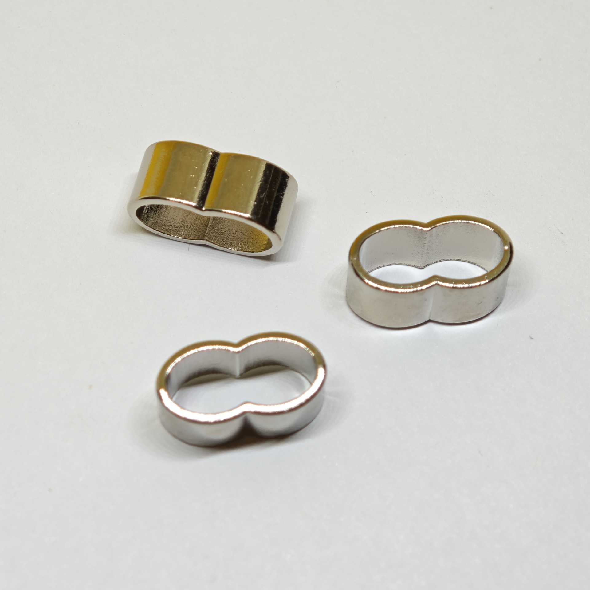 8mm metal 8-shaped buckle for hoodies, pants, belts, bags and other hardware accessories, adjustable large snap-on alloy bucket lock Application Scenario