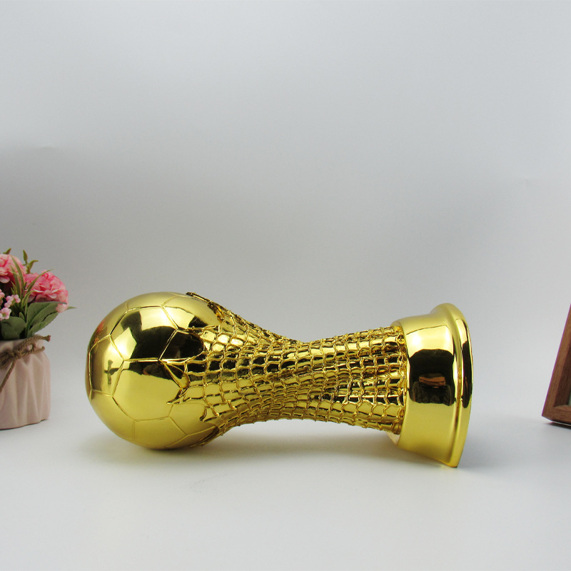 A football player Ballon d 'Or trophy electroplated resin handicraft model, a gift that can be engraved, and a football match commemoration details Picture