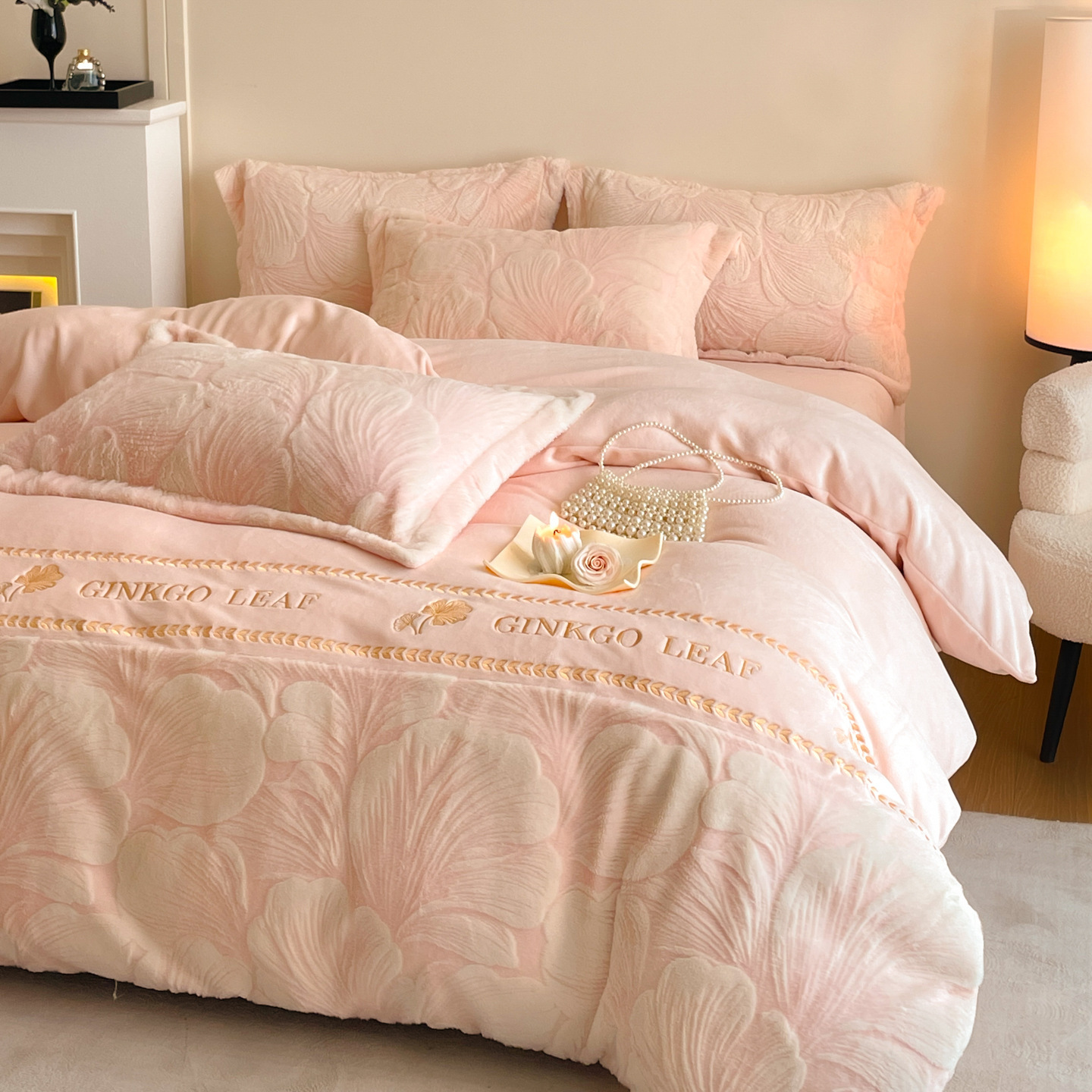 A类母婴级加厚雕花牛奶绒四件套秋冬季高级感兔毛保暖床上四件套详情图4