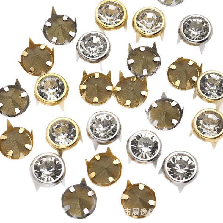 Taladro de ocho patas con molde de prensa a mano accesorios de ropa fondo puntiagudo con garras botones taladro clavos ornamentos accesorios al por mayor Item Picture