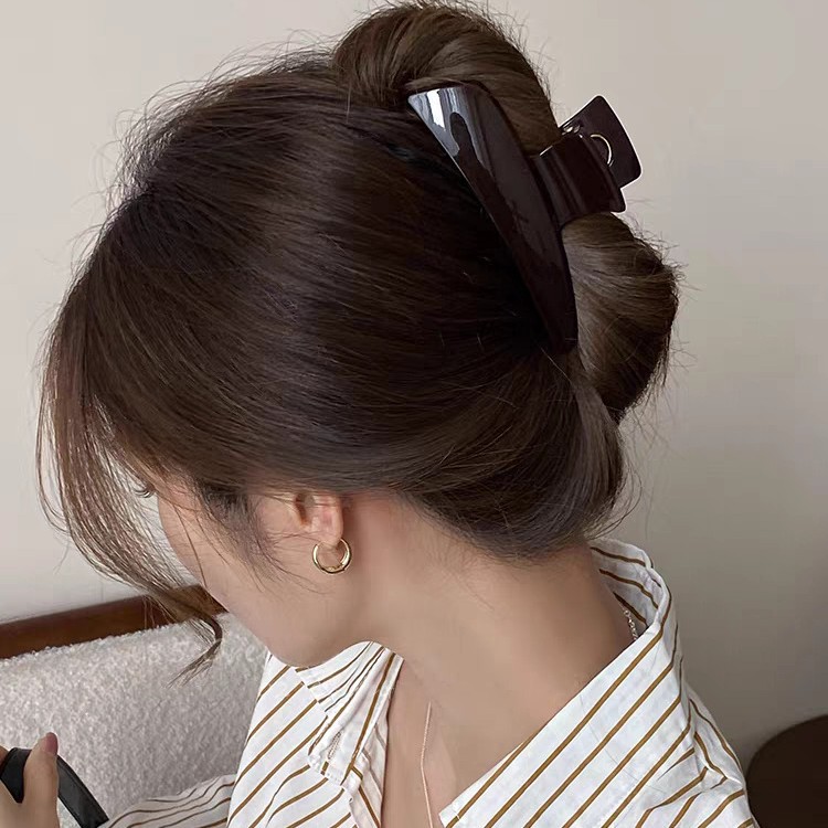 2025 Niche design Korean large hair clip for women, simple and versatile shark clip for the back of the head