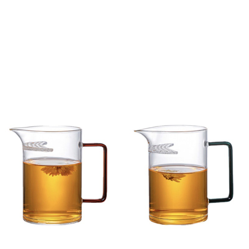 Heat-resistant glass cup, crescent-shaped fair cup, integrated filtering tea strainer, tea dispenser, large-capacity thickened tea brewing spout, tea set Item Picture