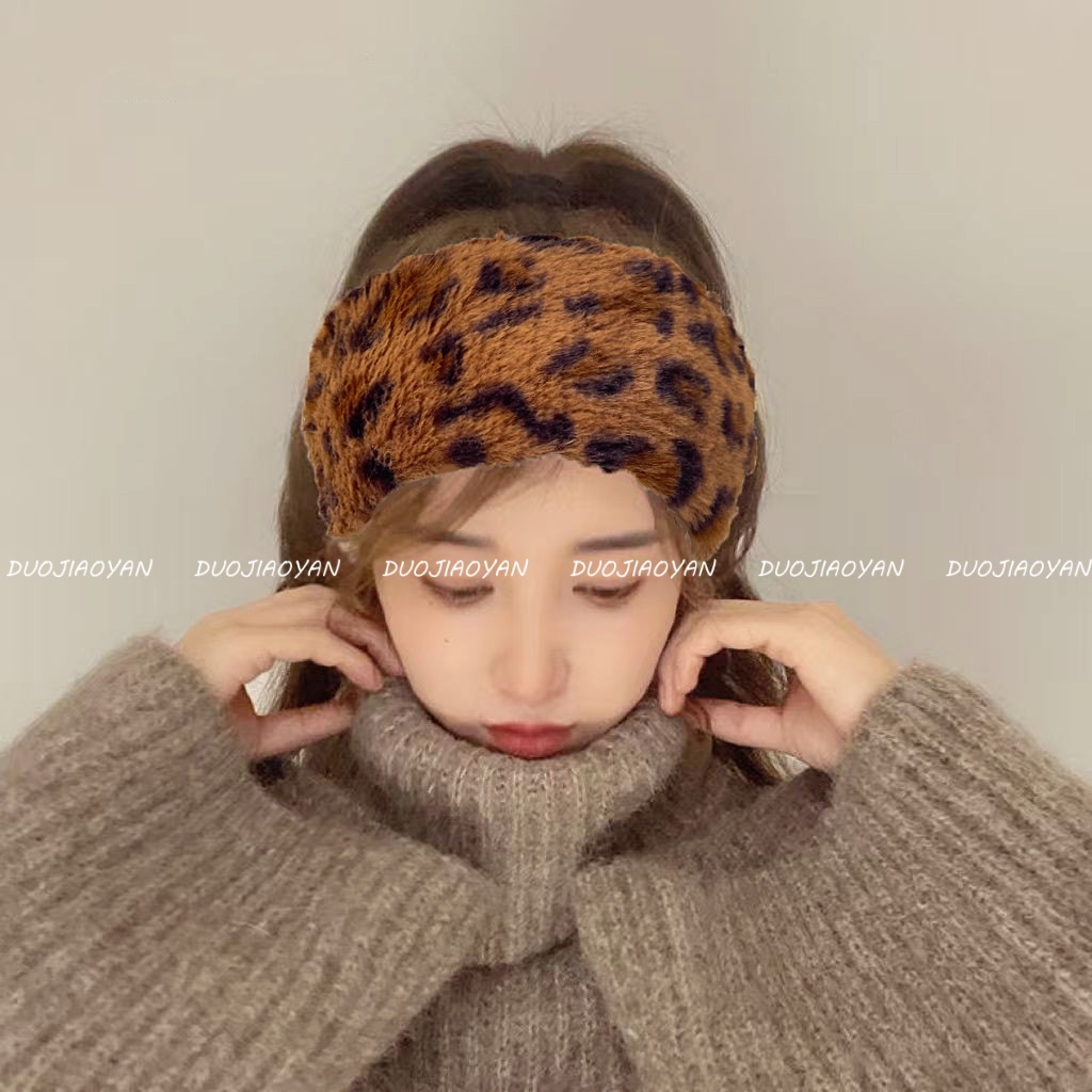 New retro leopard print plush headband for autumn and winter, elastic wide-edge headscarf, face wash and hair tie, forehead warmth must-have for women Application Scenario