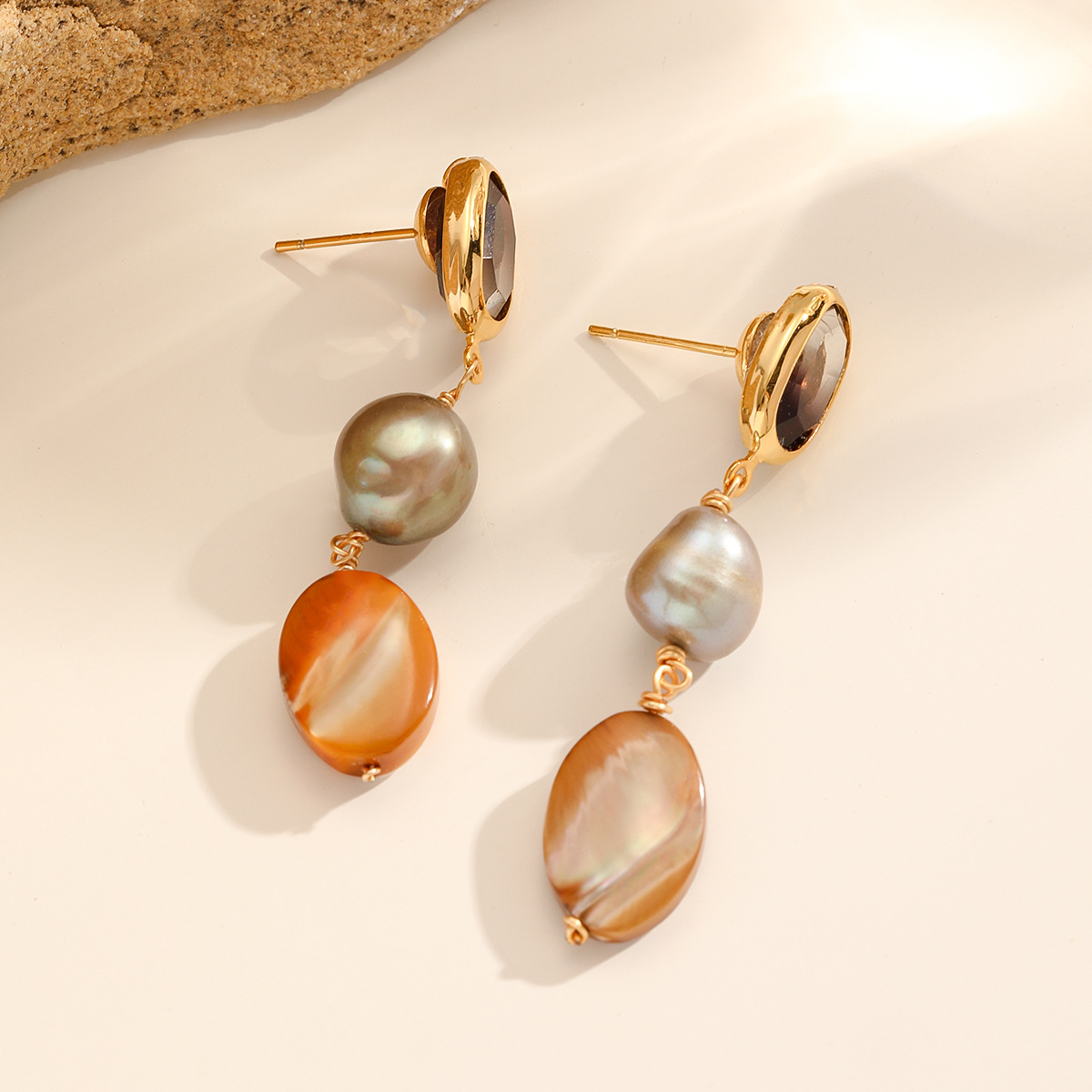 Nasha European and American cross-border Bohemian style natural shell pearl earrings, women's retro elegant and fashionable pendant earrings details Picture