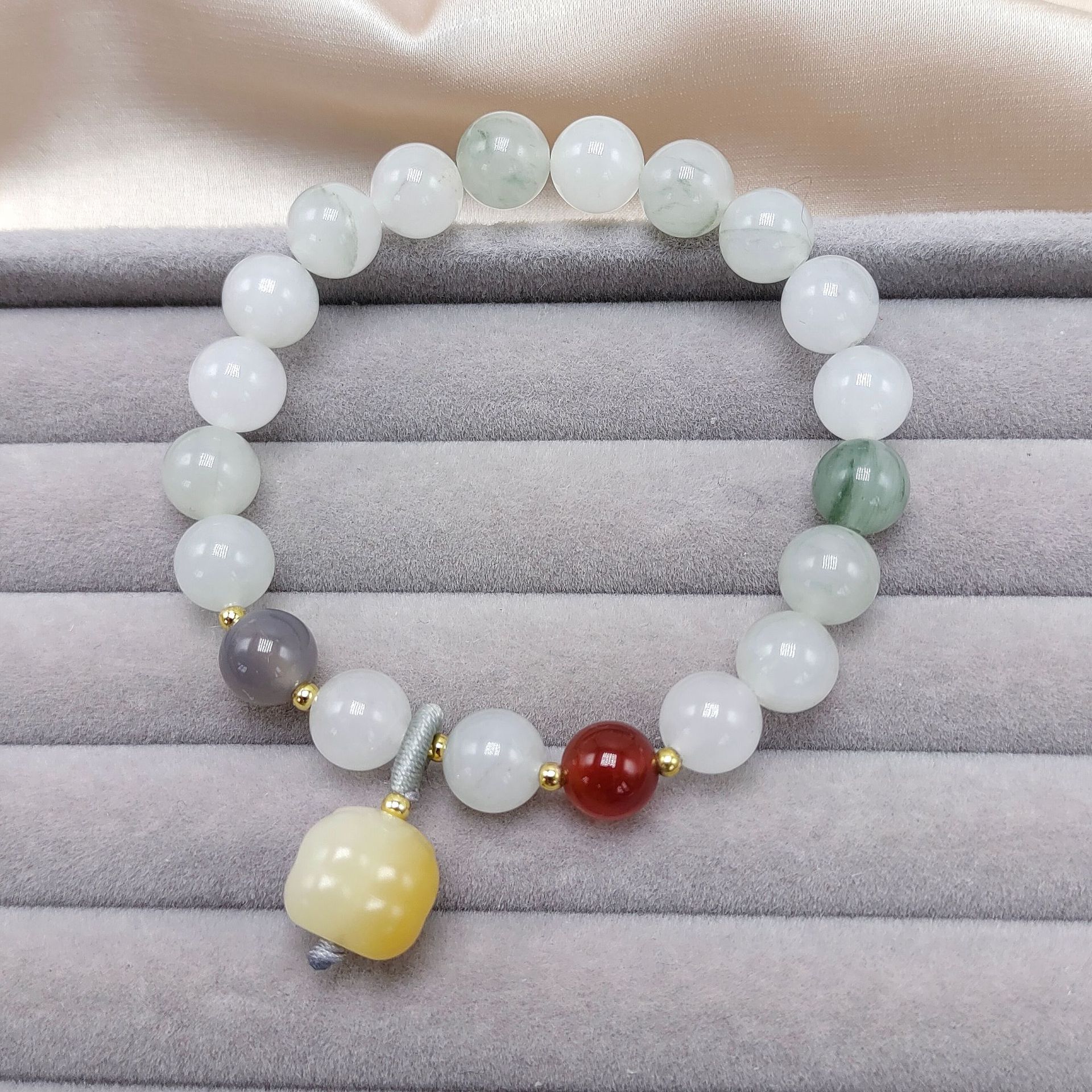 Live streaming supply of Tianshan jadeite bracelet with a high-end design for women Application Scenario