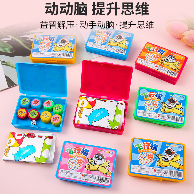 Astronaut box flight chess game chess, children's entertainment chess, student portable multi-person interactive chessboard play toys Application Scenario