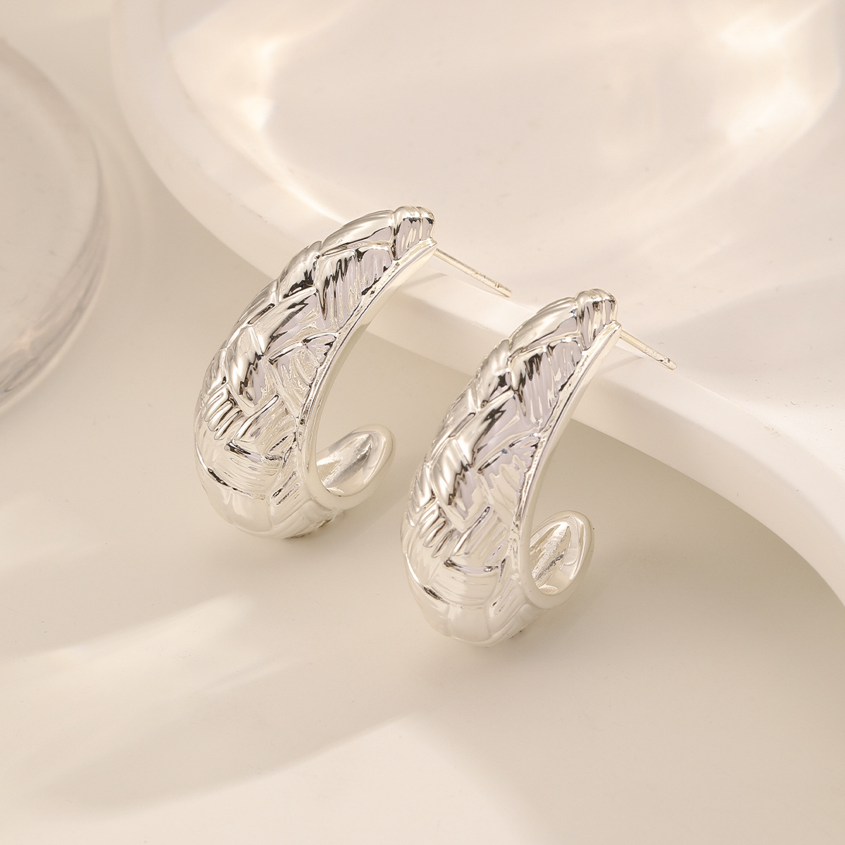 Nasha's cross-border copper-plated 18K gold French brushed texture stud earrings for women are niche and high-end, and do not fade details Picture