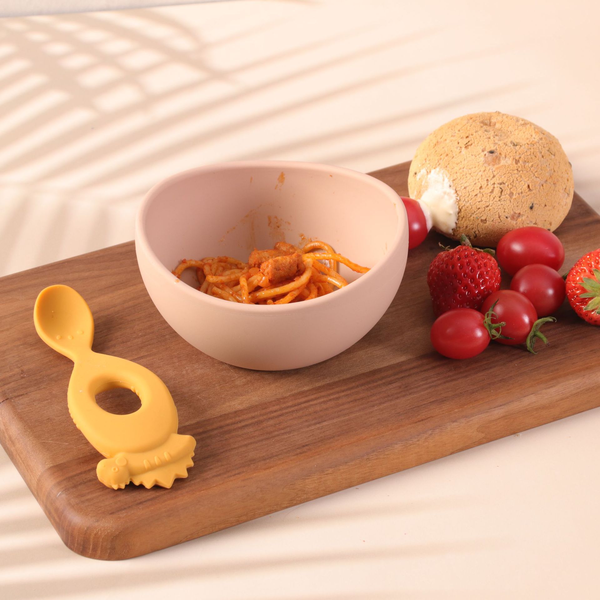 Wholesale of cross-border colored children's tableware and baby food bowls, including silicone tableware full figure