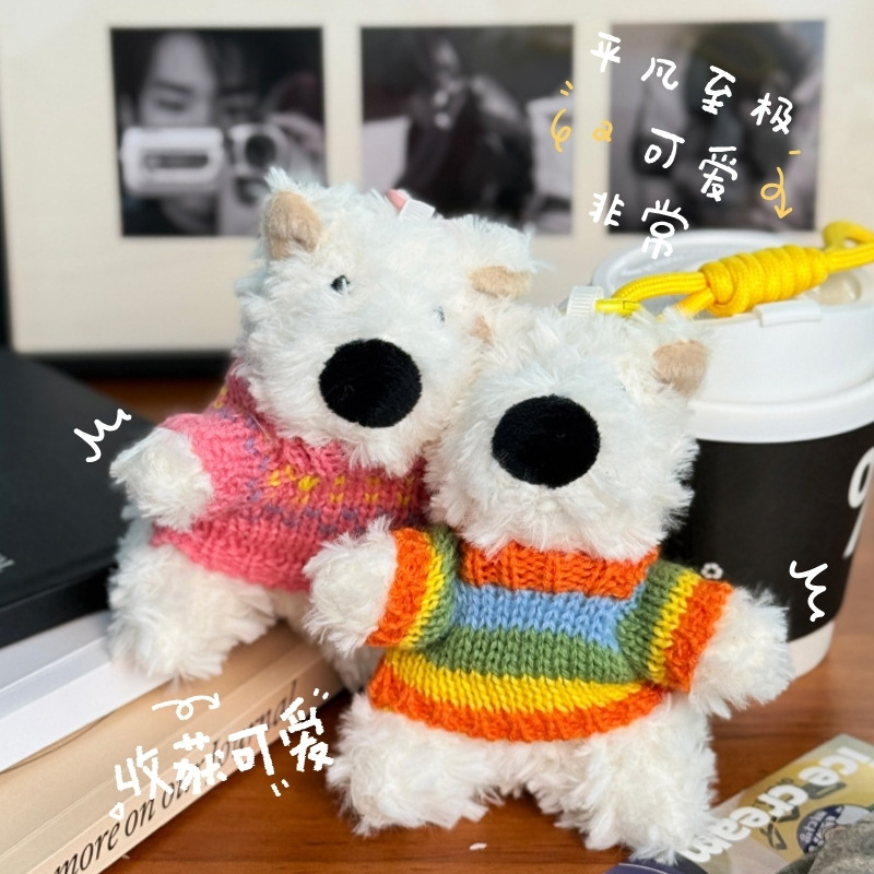 West Highland dog children's plush toys, popular online celebrity small dolls, doll figurines, and small gifts are scattered at the stall West Highland dog children's plush toys, popular online celebrity small dolls, doll figurines, and small gifts are scattered at the stall