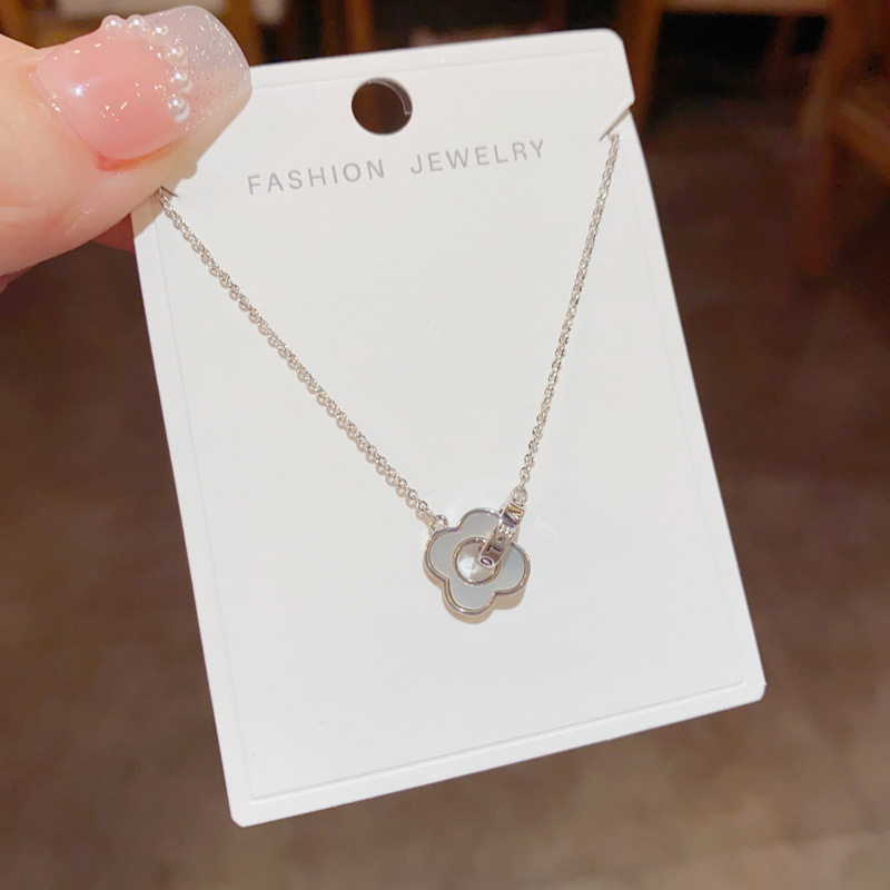 Influencers moda versátil doble anillo cuatro hojas flor shell collar para mujeres nicho diseño ligero lujo alto sentido cadena clavícula accesorios Specification image