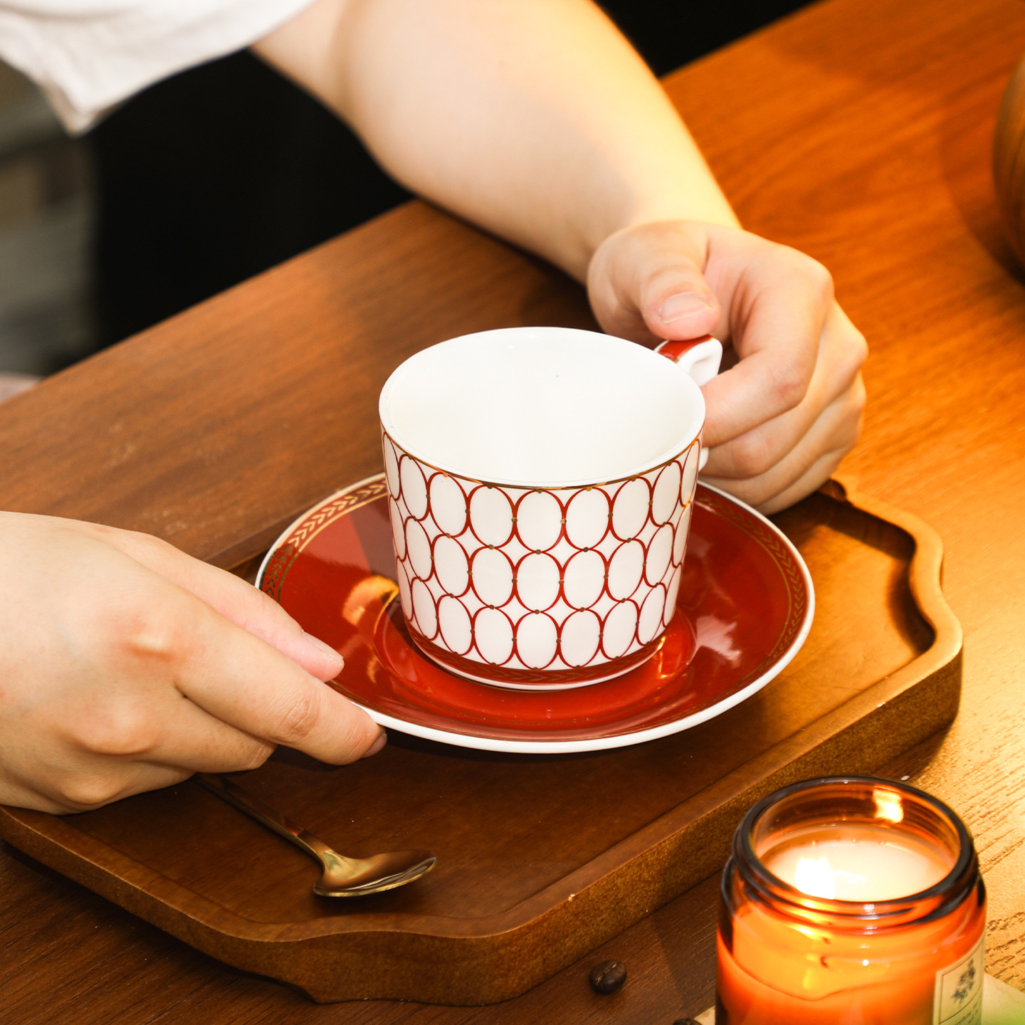 High-end gift box set: European light luxury creative Cappuccino ceramic British afternoon flower tea coffee cup and plate set Item Picture