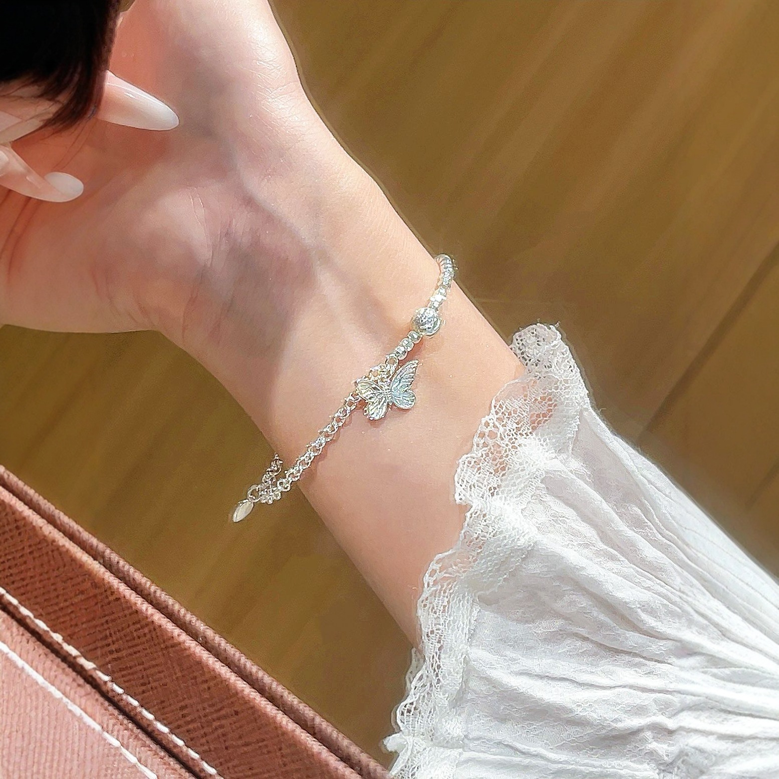 New butterfly light luxury, niche and high-end women's bracelet, versatile gift accessory, copper-plated Miao silver, Tibetan silver jewelry wholesale Specification drawing