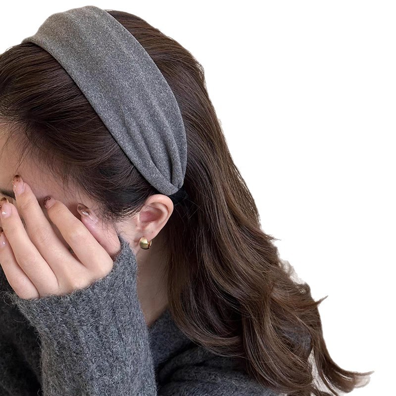 2025 New daily wear wide-edge hair bundles, hair bands, women's high hair pressure, grey hair bands on the top of the head, hair clips, travel headbands Item Picture