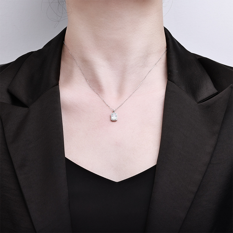 A new cross-border necklace from Europe and America, a super sparkling square zircon women's necklace, 2026 new style, elegant collarbone chain, sugar cube