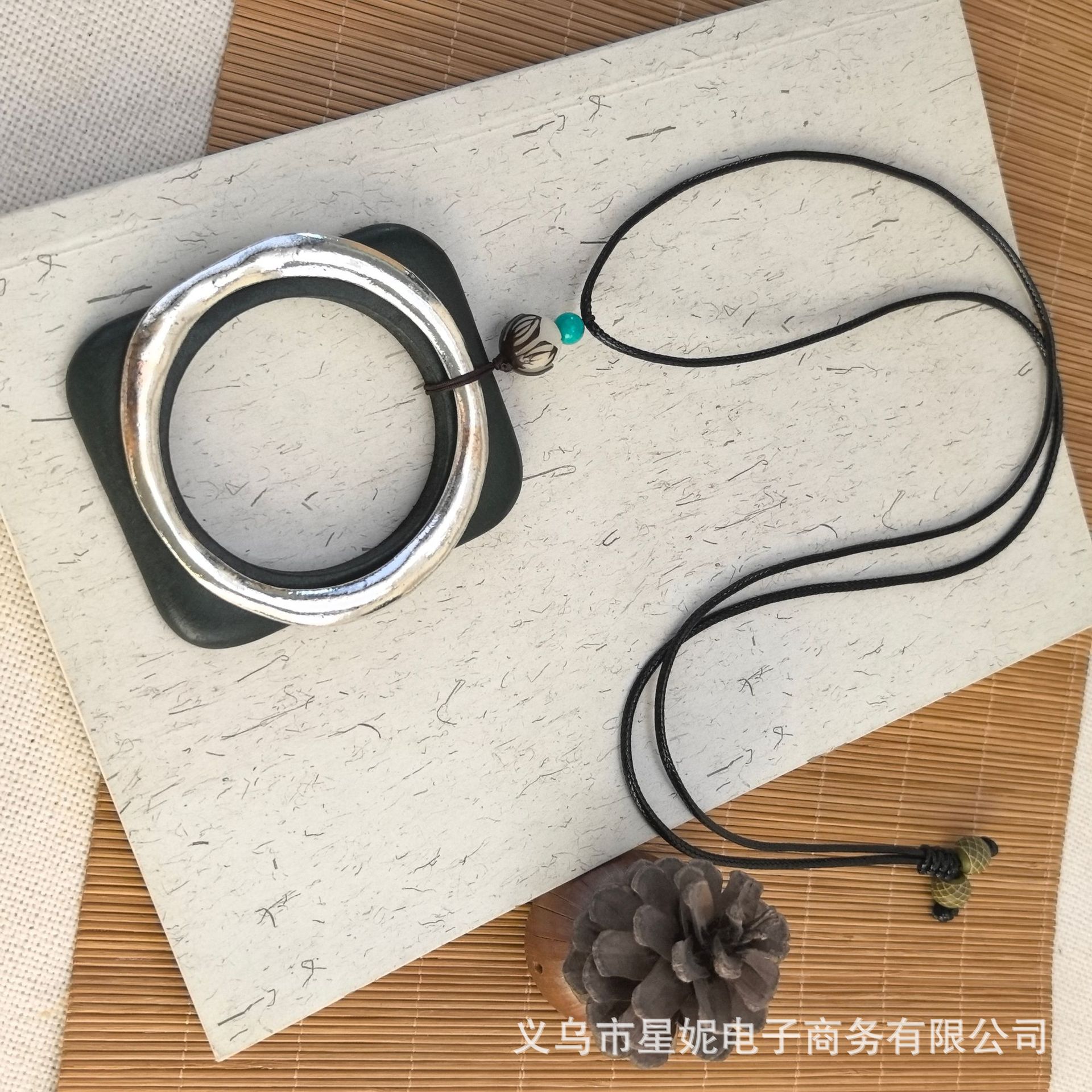 New foreign trade sandalwood alloy ring, retro leather rope, sweater chain, cotton and linen clothing pendant, long women's necklace Specification image