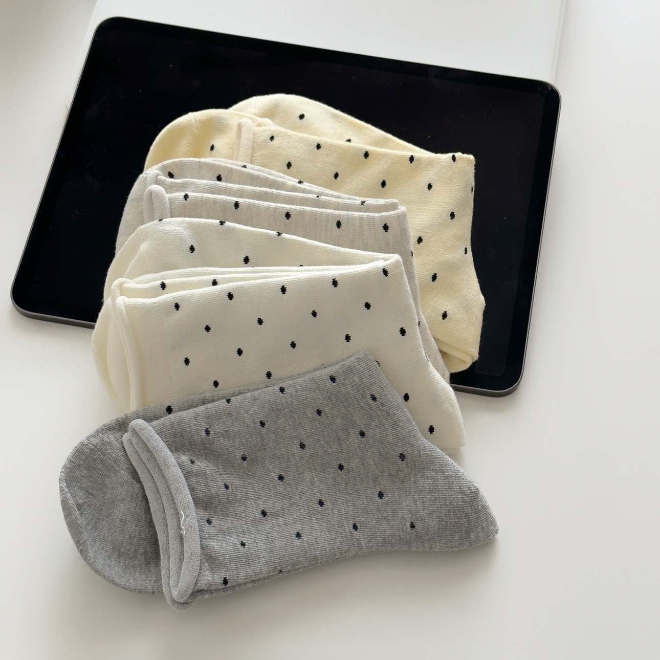 Rolled-up polka dot socks for women, mid-calf socks for spring and summer, Japanese style, student and girl style, school style, versatile, pile socks Specification image