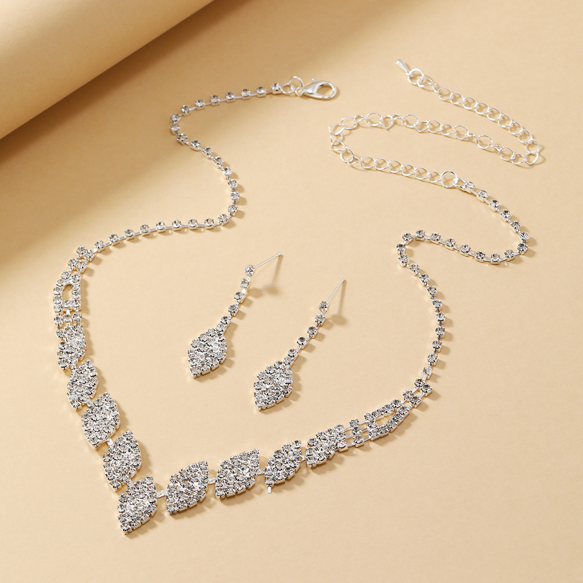 European and American cross-border best-selling women's jewelry, light luxury evening gowns, accessories, wedding dresses, two-piece sets, necklaces and earrings