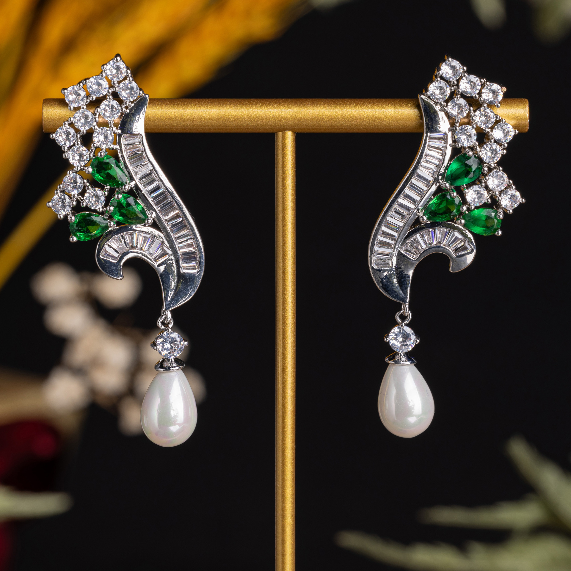 Cross-border European and American heavy industry geometric full diamond copper set zircon earrings, women's light luxury style, individual stud earrings, high-end sense earrings LY5687 Getisa jewelry, fashionable jewelry, banquet dress earrings, tassel earrings