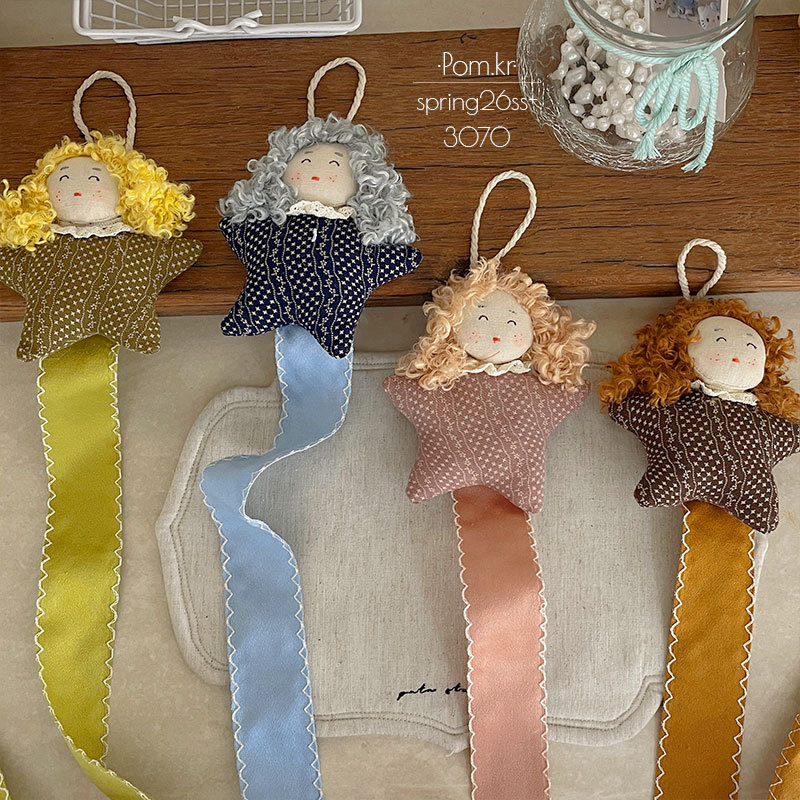 New Korean-style cotton-filled three-dimensional curly hair pendant for little girls, cute fabric hair clip accessory storage belt, room decoration details Picture