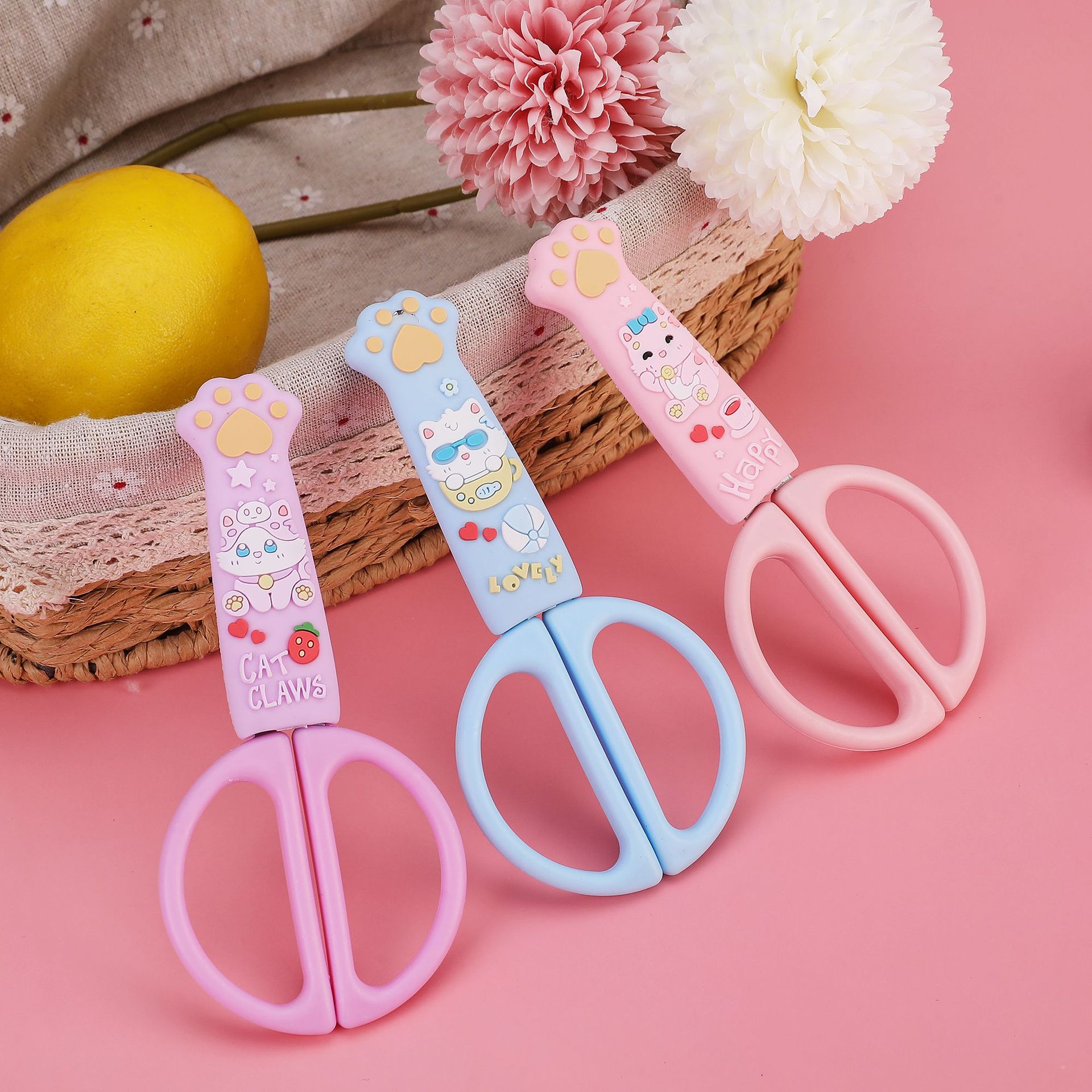 Pioneer 1516 Cat Paw Children's Scissors, cute and creative student scissors with protective case, student scissors for office stationery Specification image