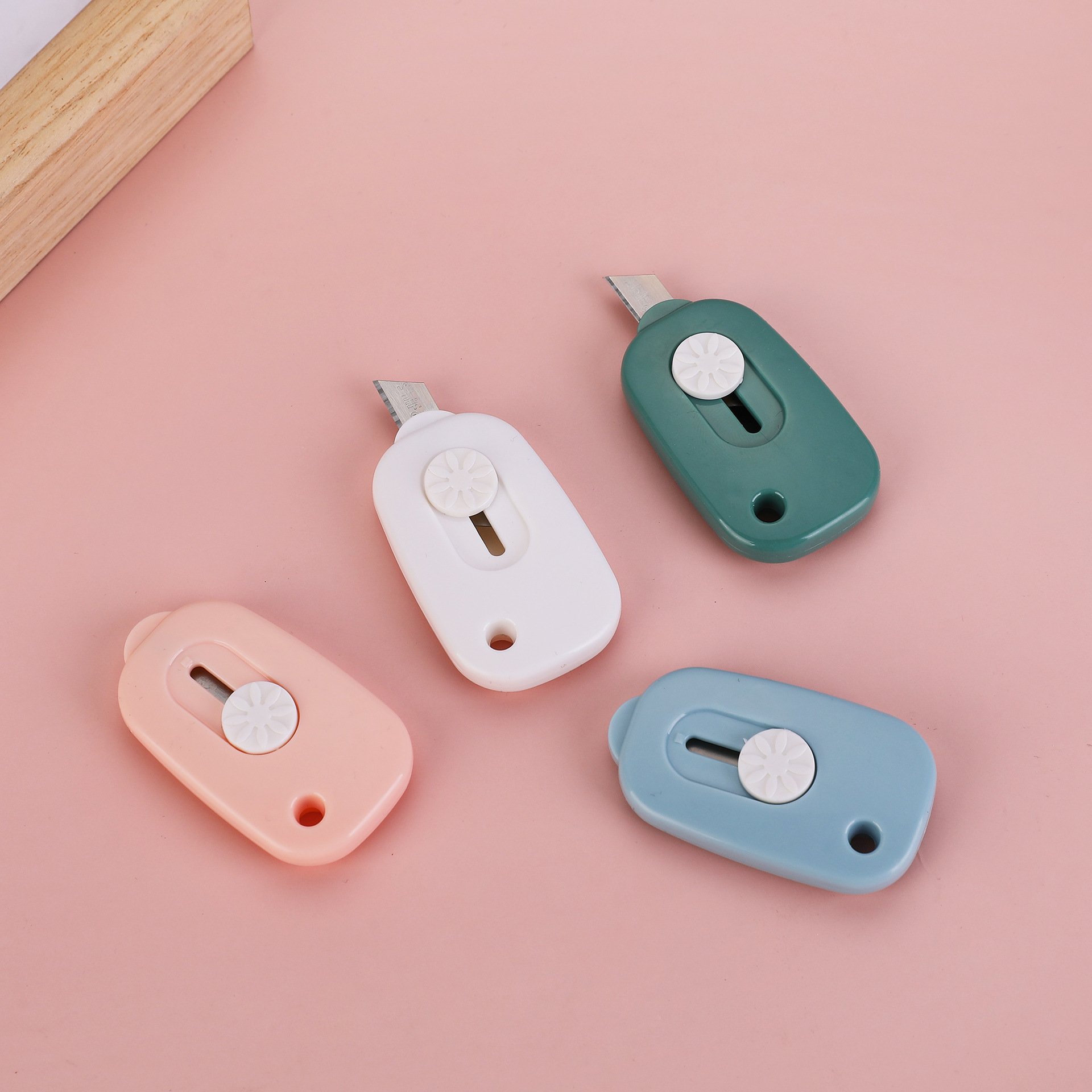 Pioneer 8144 Mini Utility knife, ins express package opening, student handicraft art homework, paper cutting, office Application Scenario