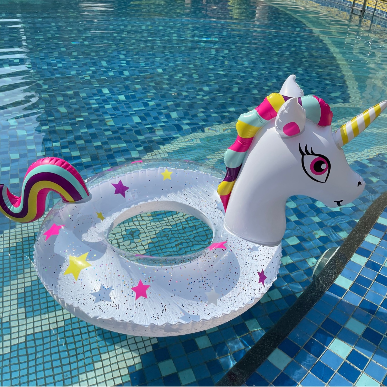 Wholesale Rainbow Unicorn sequined swimming rings, cute pvc inflatable life buoys, new creative children's rowing boats Specification image