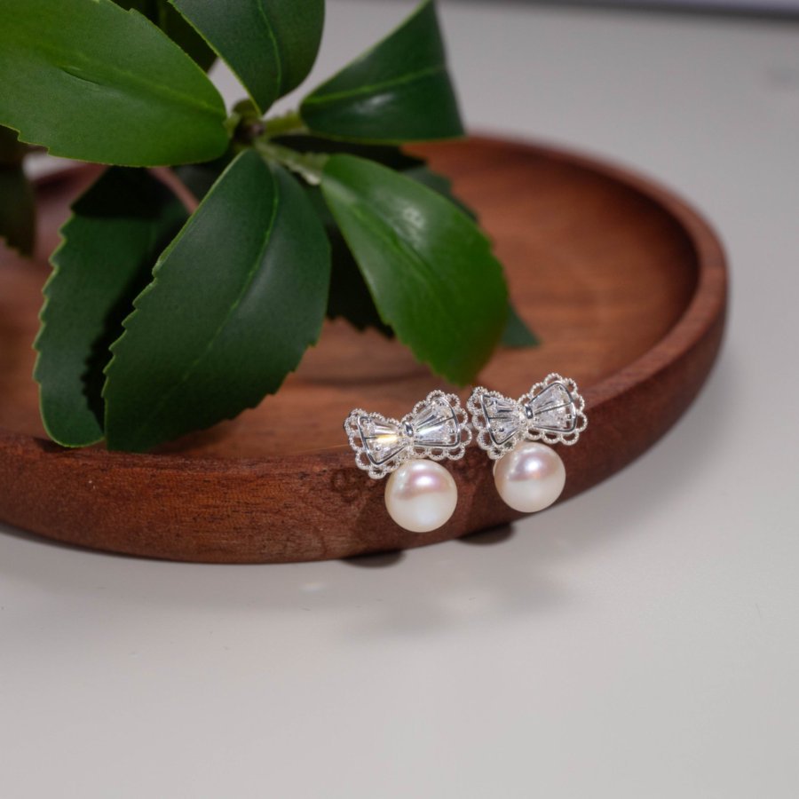 Wholesale of new copper-plated real gold S925 silver needle inlaid freshwater pearl zircon lace cutout fresh and sweet stud earrings Specification drawing
