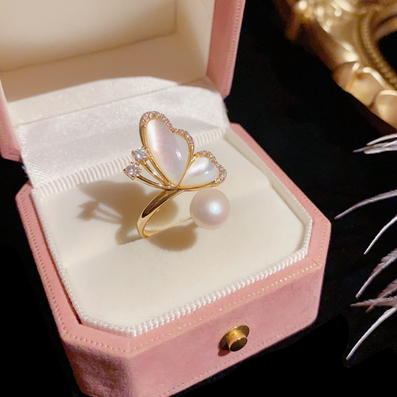 A sweet and fresh index finger ring with a unique and unique design of mother-of-pearl butterfly and pearl in Japanese and Korean fashion details Picture