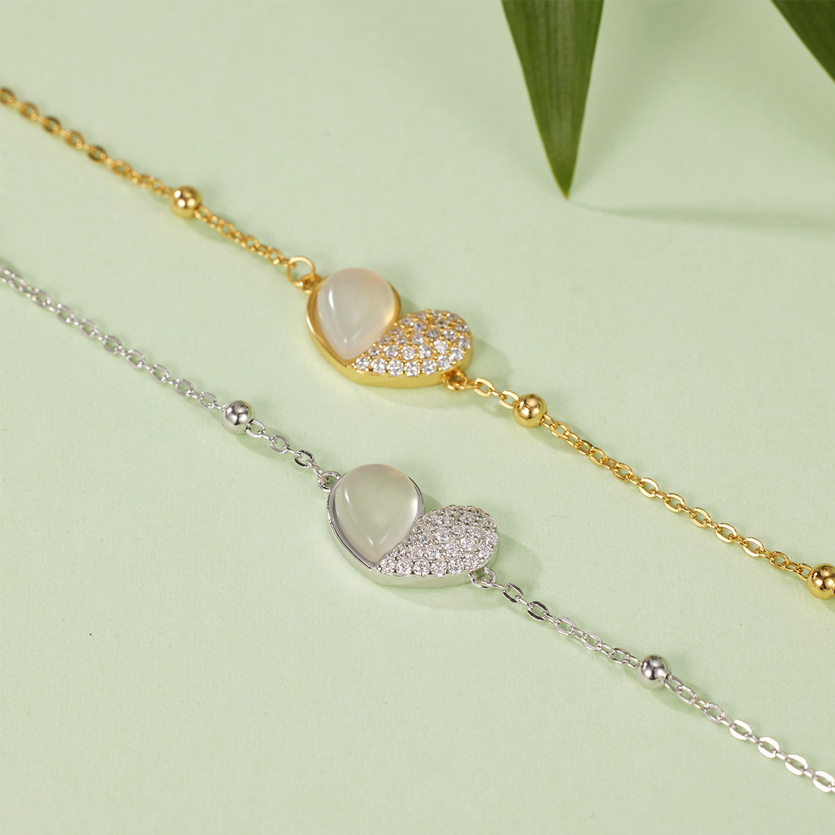 This fashionable and versatile heart-shaped bead bracelet, set with white chalcedony, is a unique and light luxury design for women's jewelry Application Scenario