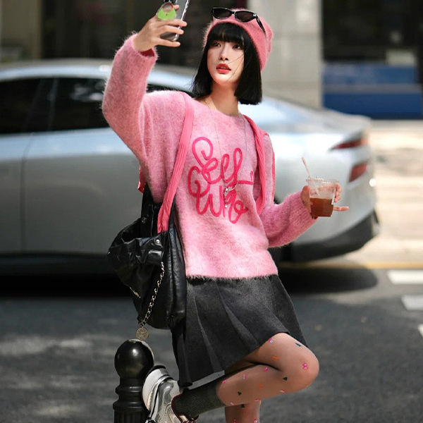Wool blend pink letter sweater for women 2025 new autumn and winter loose, warm and laid-back knitted top details Picture