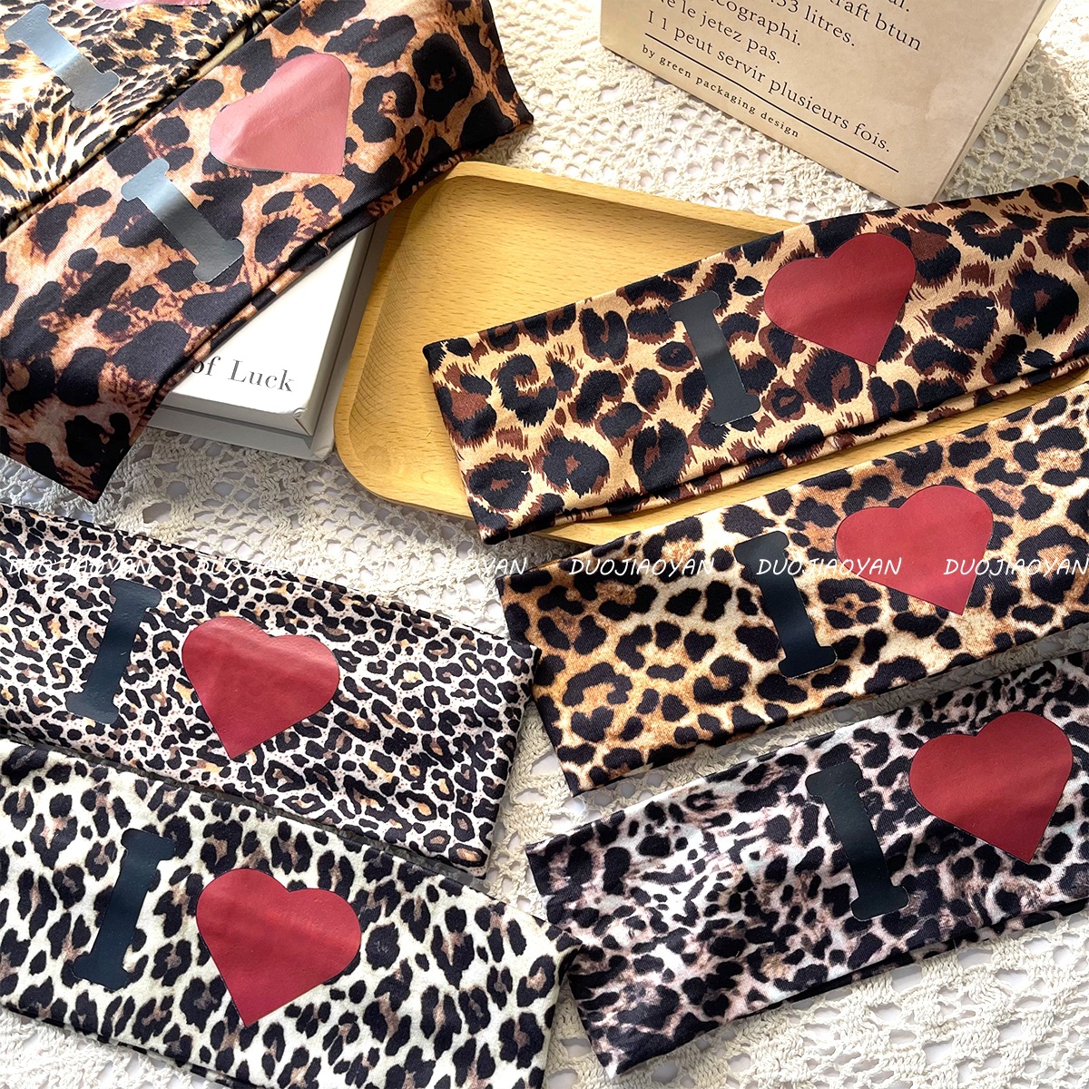 Valentine's Day heart-shaped printed hair band, retro leopard print spicy girl headscarf, high-end, elastic and versatile sports hair band Item Picture