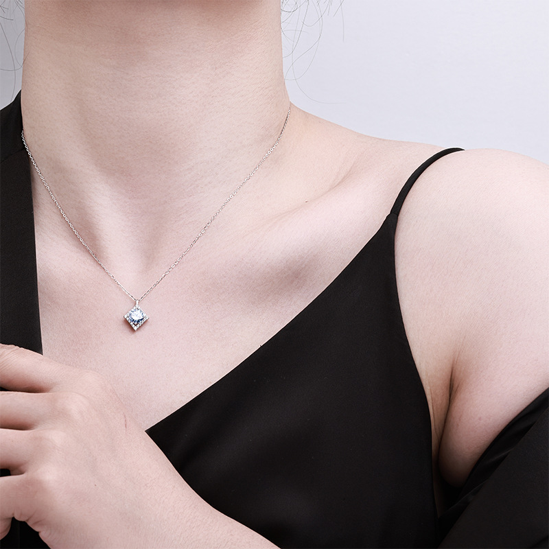 卓恒甄选蓝宝石棱形莫桑石项链莫桑钻吊坠锁骨链S925纯银高级感项链批发