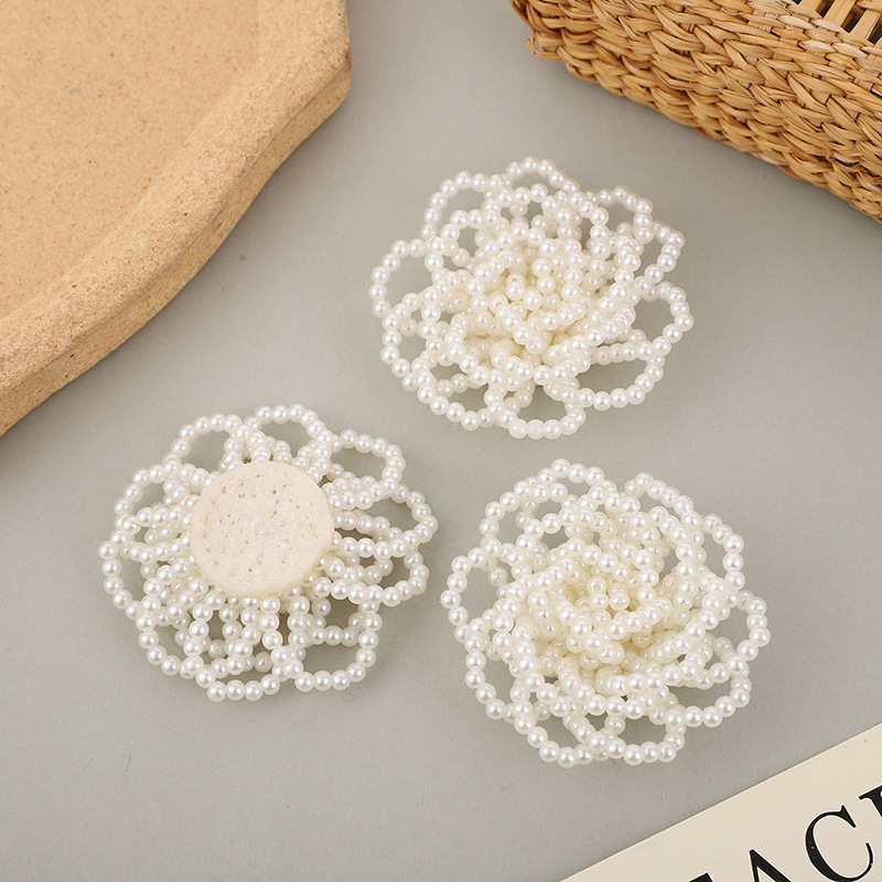 Korean-style handcrafted beaded three-dimensional camellia brooch, clothing accessories, hair accessories, DIY fabric stickers, shoes, hats, bags and accessories Specification image