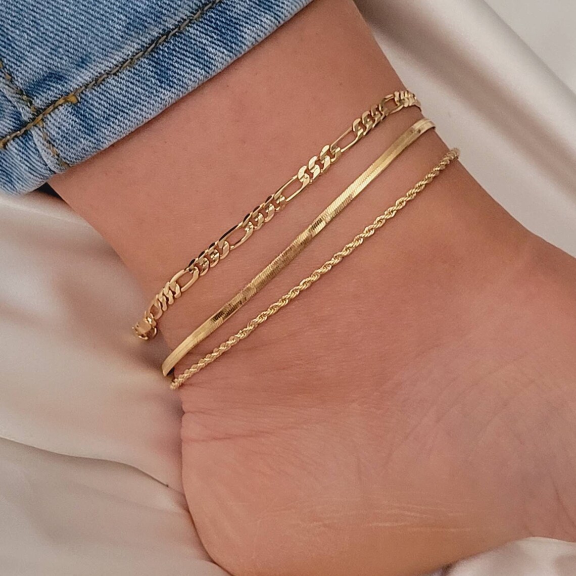 A three-piece set of Bohemian-style flat snake chain and twist chain for women's summer beach multi-layer ankle chain from Europe and America full figure