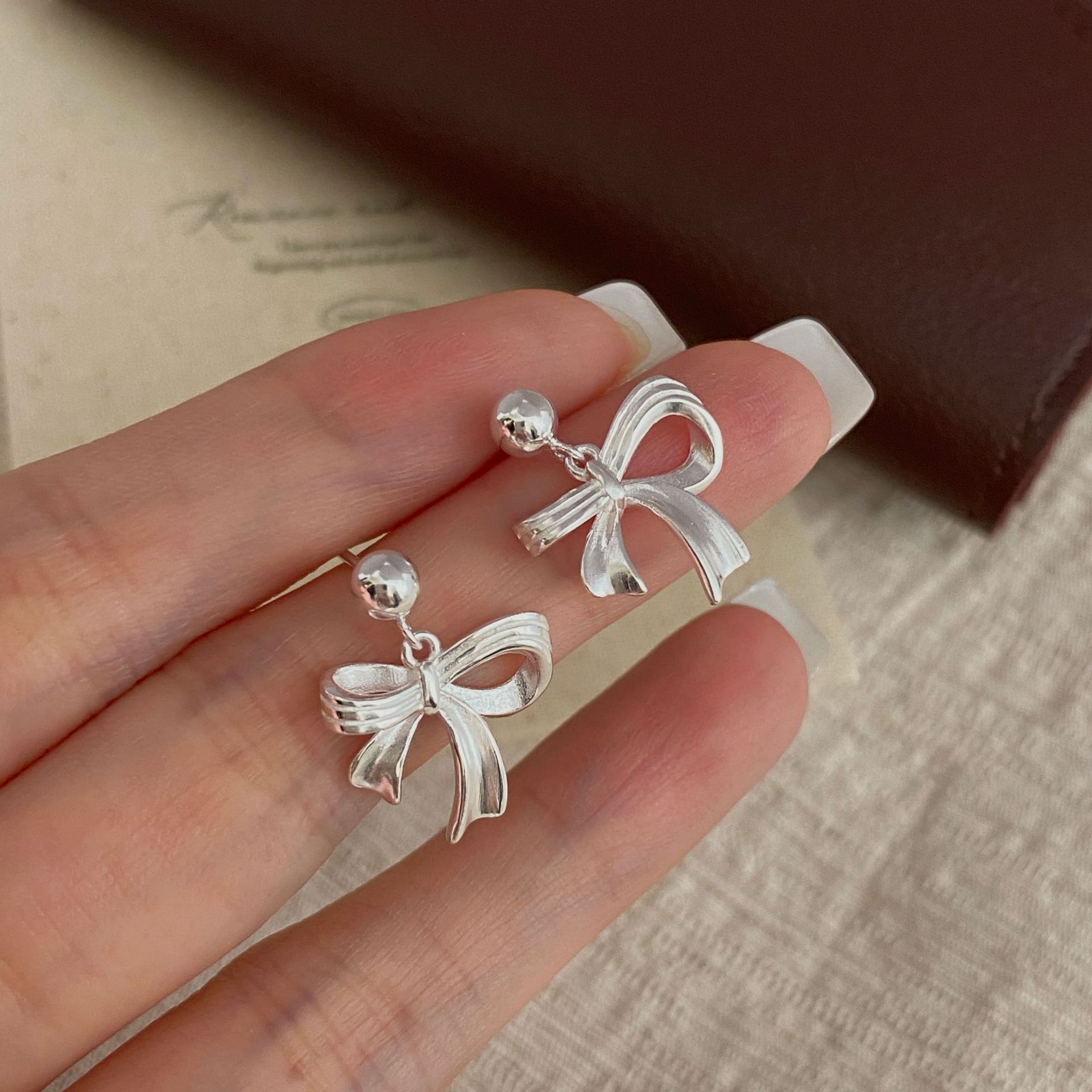 S925 sterling silver Korean version niche design bow stud earrings, Korean style retro and simple basic earrings wholesale Application Scenario