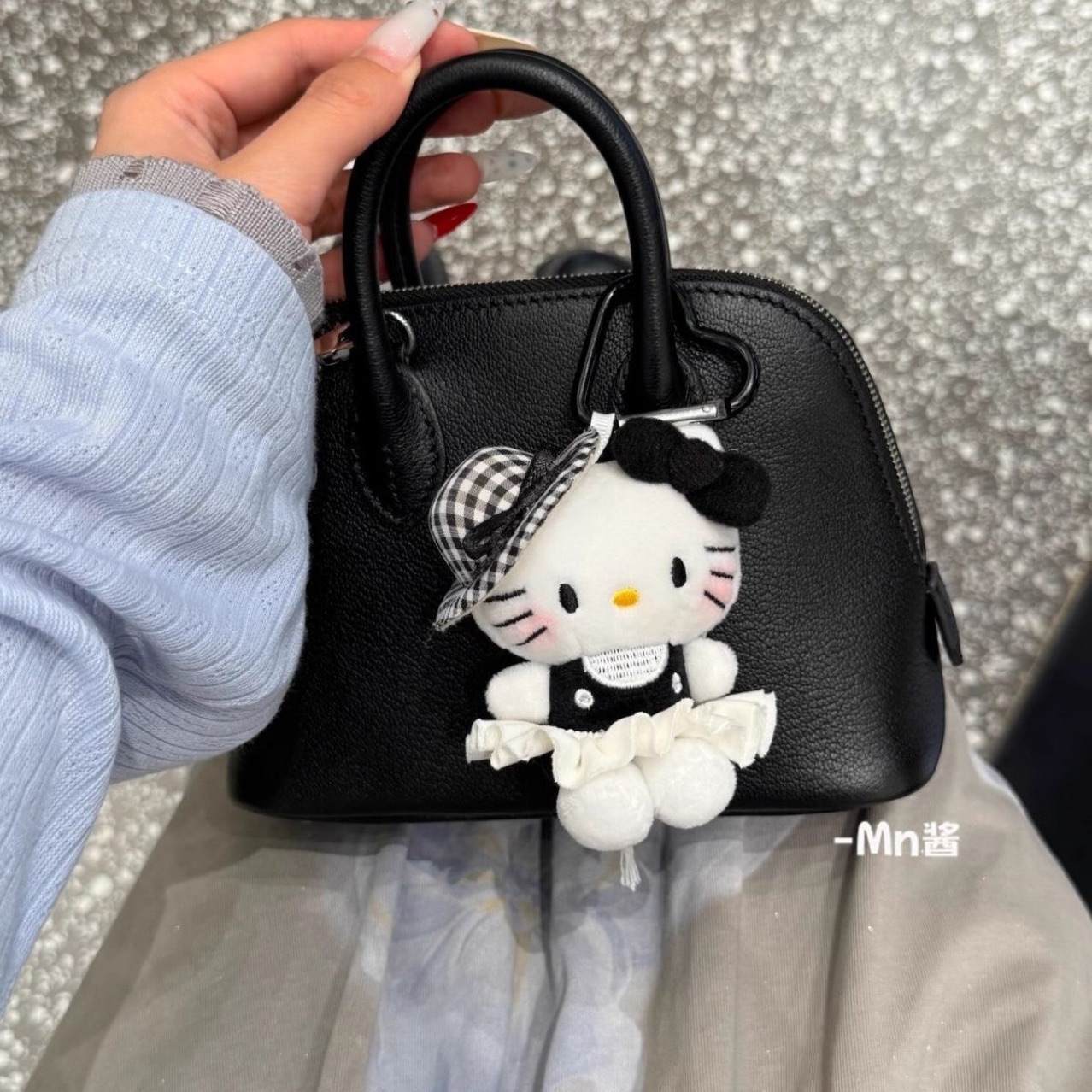 Hepburn style kt cat bag pendant, cute plush doll, high-end schoolbag accessory for girls, perfect for best friends Application Scenario